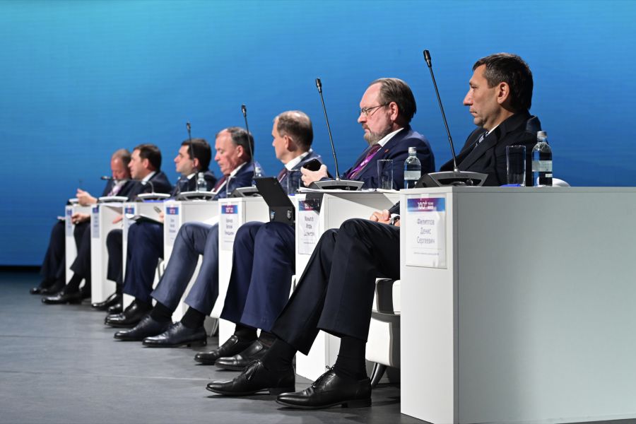 Евгений Куйвашев представил на форуме 100+ ключевые инфраструктурные проекты Све