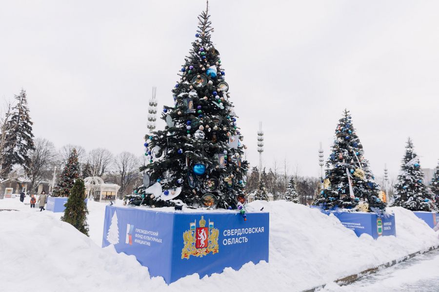 крановщица нарисовать. крановщица уральские. крановщица уральские. крановщица уральские. падение крана в тюмени.